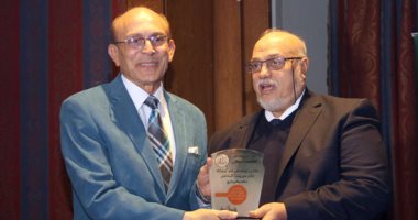 بالصور.. مركز "باديب " يكرم محمد صبحى.. والفنان:  نعيش زمنا يعتبر الحديث عن الوطنية "حماقة"