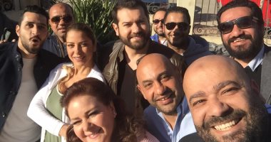 شاهد.. أول صورة لعمرو يوسف من كواليس مسلسله "نقطة ومن أول السطر" 