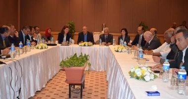 المحافظ يترأس إجتماع ببرنامج تطوير التدريب الفنى والمهنى السياحى بالغردقة