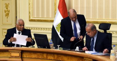 مصادر: وزيرا الصحة والسياحة باقيان.. وأشرف العربى نائبا لرئيس الوزراء
