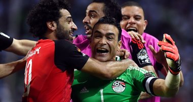 أول تعليق لمحمد صلاح بعد إعلان الحضرى اعتزال اللعب دوليا  