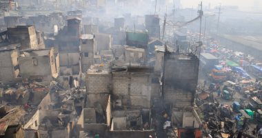 بالصور.. حريق يشرد 15 ألفا من سكان العشوائيات بالفلبين