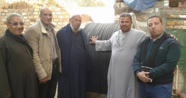 بالصور.. وكيل كهرباء سوهاج يصرف أسلاك كهربائية بطول 5 كيلو لنجع العمارات