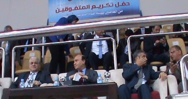 بالفيديو والصور.. مميش يكرم 750 متفوقا من حملة الدكتوراه والماجستير
