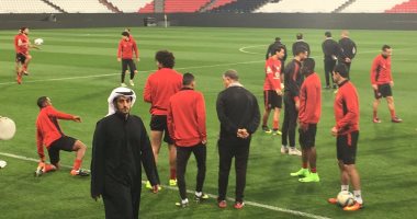 جماهير الأهلى تؤازر اللاعبين بفندق الإقامة وترافقهم للملعب قبل السوبر