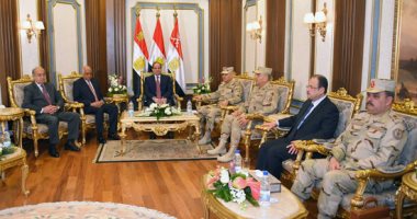 بالصور.. السيسى: "اللى هيبان عليه توجه داخل الجيش والشرطة هنمشيه"