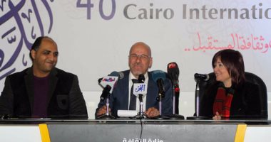 وائل السمرى: عبد الرحمن الأبنودى مؤرخ متخفى فى صورة شاعر