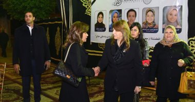 بالصور.. سحر طلعت مصطفى تشارك فى عزاء طلاب "صيدلة الإسكندرية"