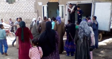 قافلة تموينية بقرية الإسماعيلية بالمنيا لتوزيع السلع بأسعار مخفضة للأهالى