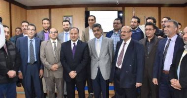بالصور..محافظ البحيرة يكرم الجراح العالمى عمرو فرجانى أستاذ أورام المسالك 