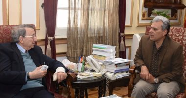 مصطفى السيد يعرض على "نصار" نتائج التجارب المعملية لعلاج السرطان بالذهب