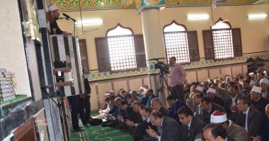 وزير الأوقاف باكيا فى خطبة الجمعة: الخير فى أمة محمد إلى يوم القيامة 