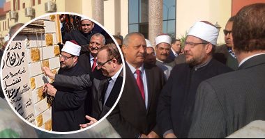 بالصور.. "الدين لله والوطن للجميع".. القساوسة يشاركون الأئمة افتتاح مسجد فى بنى سويف.. وزير الأوقاف: تطوير 1250مسجدا بالجهود الذاتية.. ويؤكد: بناء المدارس والمستشفيات أهم من إنشاء المساجد