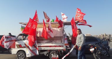 بالصور.. أعلام الأهلى والزمالك ترفرف على كورنيش السويس 