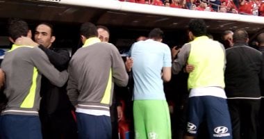 بالصور.. لاعبو الزمالك والجهاز الفنى يقدّمون واجب العزاء لعبد الحفيظ
