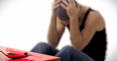 حكاية "عم هشام" مع المخدرات.. باع ورشته وفقد قدمه بسبب الهيروين.. فيديو