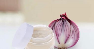 مش بس للطبخ..جربى ماسك البصل والعسل لعلاج تساقط الشعر