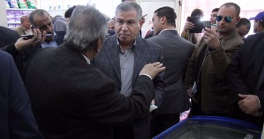 مواطنون لوزير التموين: الأسعار نار.. ومصيلحى يرد: مخفضة فى المجمعات