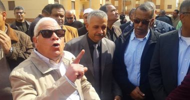 محافظ بورسعيد يطمئن الشباب: مشاريع الإسكان الاجتماعى آمنة