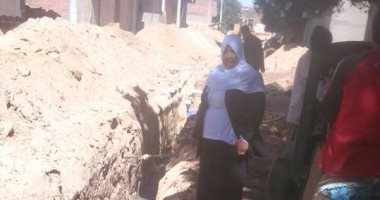 رئيس مركز الخارجة تتفقد مشروعات خدمية بالأحياء وتوجه بإزالة بئر سطحى مخالف