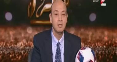 بالفيديو.. كرة حسام غالى تصل عمرو أديب.. والإعلامى: هعمل عليها مزاد لأبو الريش