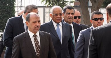 على عبد العال يصل مقر البرلمان ويجتمع برؤساء الهيئات البرلمانية