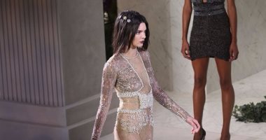 من هى أول الموديل تظهر بفستان "see through" فى اسبوع الموضة بنيويورك؟