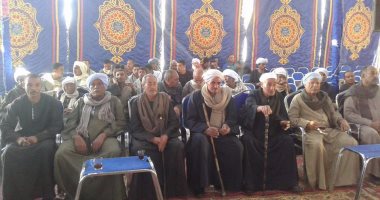 بالصور.. محافظ ومدير أمن قنا يشهدان جلسة صلح بين عائلتين فى قوص