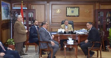 محافظ كفر الشيخ يبحث تطوير الخدمات الحكومية الكترونياً
