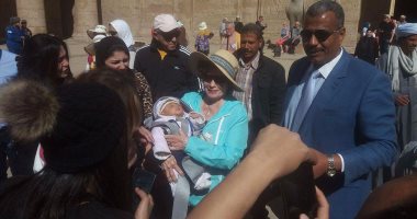 جيهان السادات تزور أسوان فى جولة سياحية