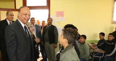محافظ القاهرة يتفقد انتظام الدراسة بالترم الثاني وتوافر السلع الغذائية بمنافذ العاصمة