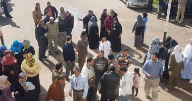 وقفة احتجاجية للعاملين بالتأمين الصحى بكفر الشيخ لمنع بدل المخاطر عنهم
