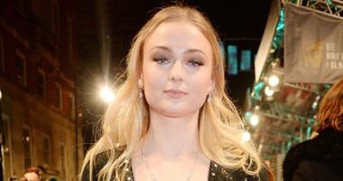 بالصور.. بطلة Game Of Thrones مثيرة على السجادة الحمراء لجوائز البافتا  