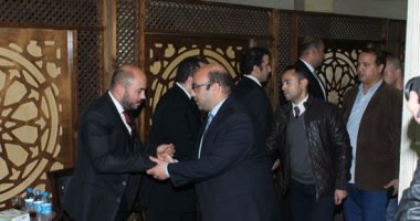 بالصور.. نجوم الفن والغناء فى عزاء والد المطرب محمود العسيلى