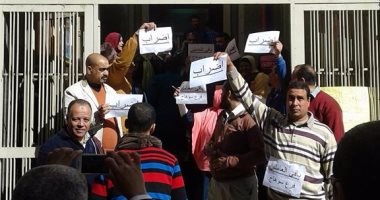 إضرب إداريى التأمين الصحى بسوهاج للمطالبة بالكادر