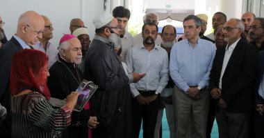 بالصور.. "فيون" يطالب الفرنسيين المسلمين التعبير عن غضبهم من المتطرفين