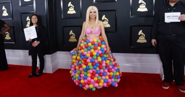 بالصور.. نجوم صدموا العالم على السجادة الحمراء بحفل توزيع جوائز Grammy.. أزياء غريبة تسيطر على الحفل.. رسالة داعمة لدونالد ترامب على فستان جوى فيلا.. CeeLo Green إنسان آلى.. وفستان "البلالين" يثير السخرية