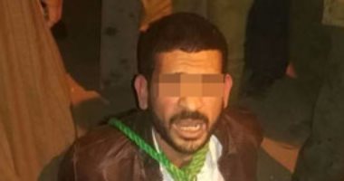بالصور ..أهالى قرية بالمنوفية يمسكون بلص إسطوانات الغاز ويقيدونة بالحبال