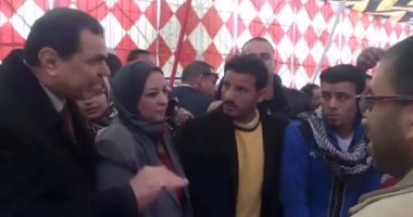 بالفيديو.. وزير القوى العاملة لشركة أمن بملتقى التوظيف: "2000جنيه قليل على 12 ساعة"