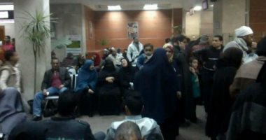 بالصور..زحام ببنوك كفر الشيخ للتخلص من الدولار وشركات الصرافة تغلق أبوابها