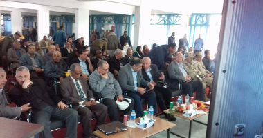 محلب وأحمد جمال الدين يصلان مصنع السبائك الحديدية شمال أسوان