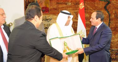 السيسى يتسلم درع البرلمان العربى.. ويؤكد: العرب قادرون على ردع من يهدد أمنهم