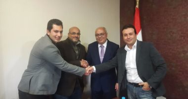 بالصور.. "عالم الفن" توقع عقود استغلال المحتوى الغنائى مع راديو النيل