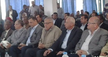بالصور.. "محلب" يتفقد مواقع تنقيب الذهب بأسوان ويشدد على "تقنين" استخراجه