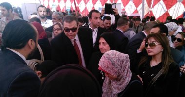 مواطن لوزير القوى العاملة بملتقى تشغيل حلوان: بيتى وقع ومحدش سأل فيا