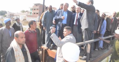 بالفيديو والصور .. محافظ المنيا يتفقد أعمال إنشاء كوبرى طوخ الخيل