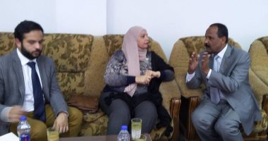 جامعة أسوان ومؤسسة أغاخان يبحثان تطوير مركز التوجيه الوظيفى