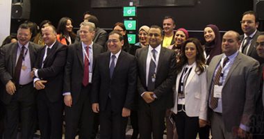 وزير البترول يتفقد أجنحة معرض البترول الدولى 
