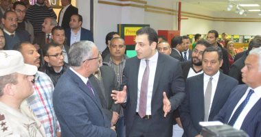بالصور..محافظ المنيا يفتتح فرعى "سبينيس هايبر ماركت العالمية" و بنك بلوم مصر