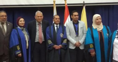 بالصور.. تمريض الإسكندرية تبدأ حفل تخرجها بدقيقة حداد على ضحايا أتوبيس نويبع